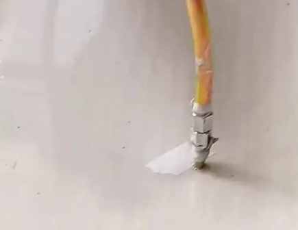 迁安瓷砖空鼓维修公司专业解答在瓷砖铺贴过程中，如果使用的砂料过粗（如全部使用了粗砂），可能会导致以下问题